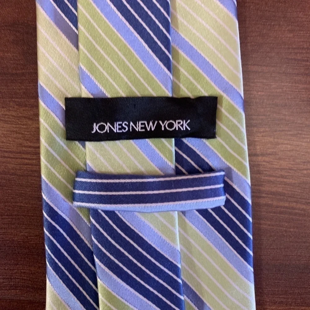 🌿SALE🌿JONES New York 100% Silk Striped Necktie